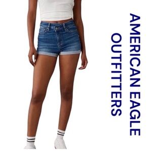 AMERICAN EAGLE OUTFITTERS Raw Hem
Cuffed Denim Shorts, Size 6.